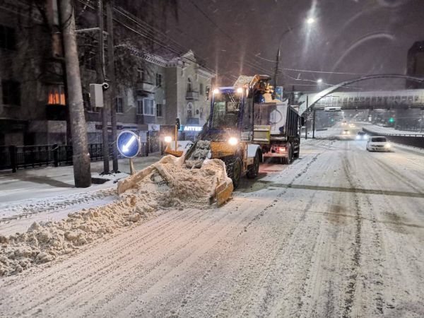 Почти 3 тысячи кубометров снега вывезли с улиц Воронежа за ночь