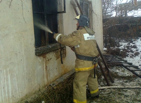 После пожара в воронежском селе спасатели нашли в доме труп 51-летнего мужчины