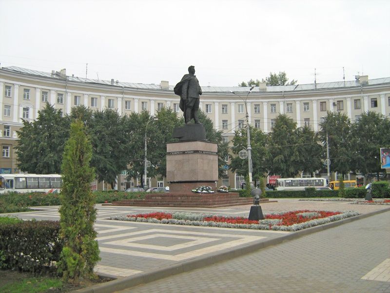 Памятник черняховскому в воронеже фото