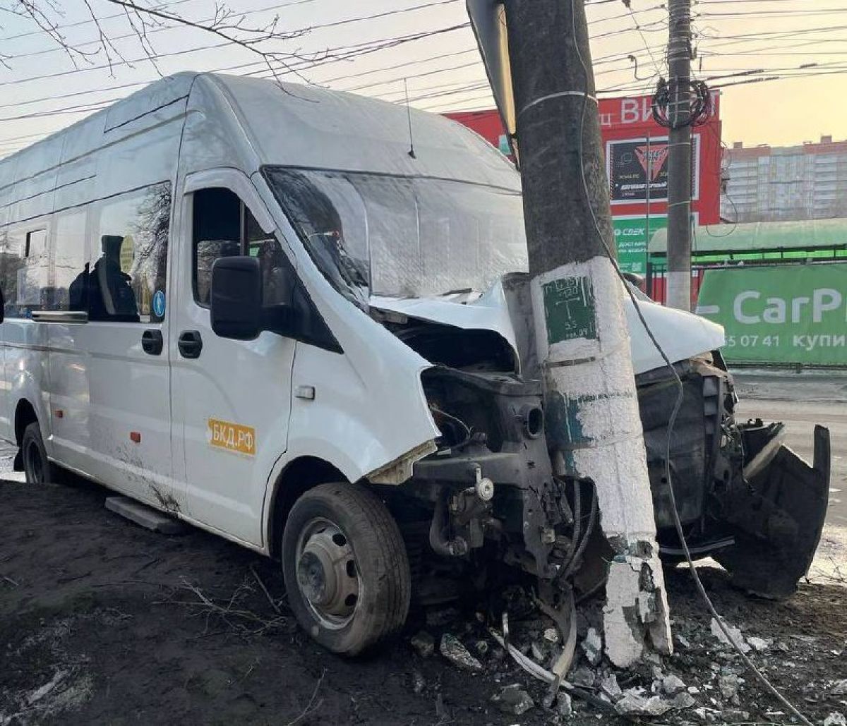 Стали известны подробности ДТП с маршрутным такси в Брянске