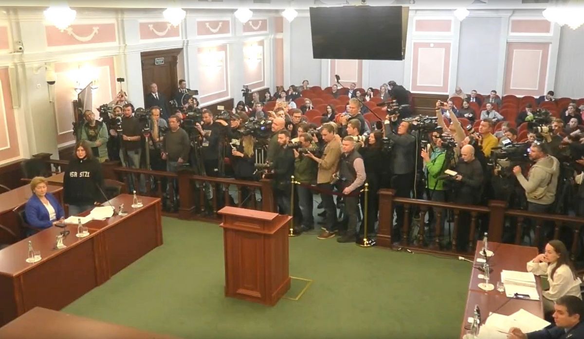 Квартира певицы Долиной окончательно перешла к Лурье после решения Верховного суда: детали разбирательства, экспертные оценки и влияние на рынок недвижимости.