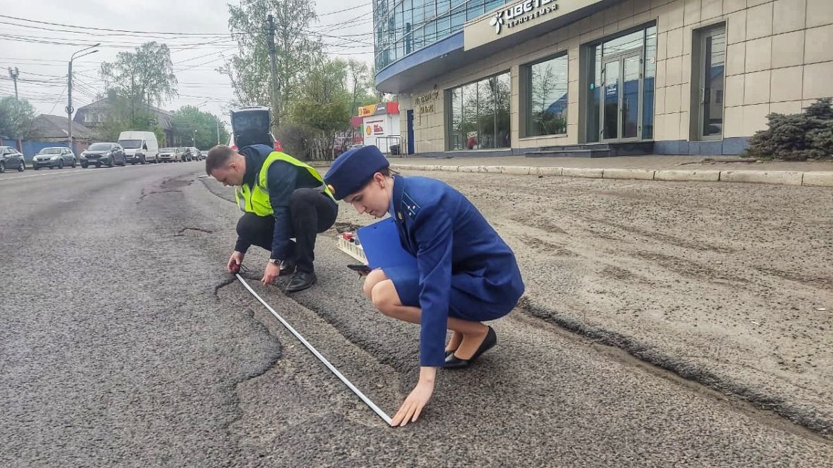 Прокуратура осталась недовольна качеством отремонтированных дорог в Курске