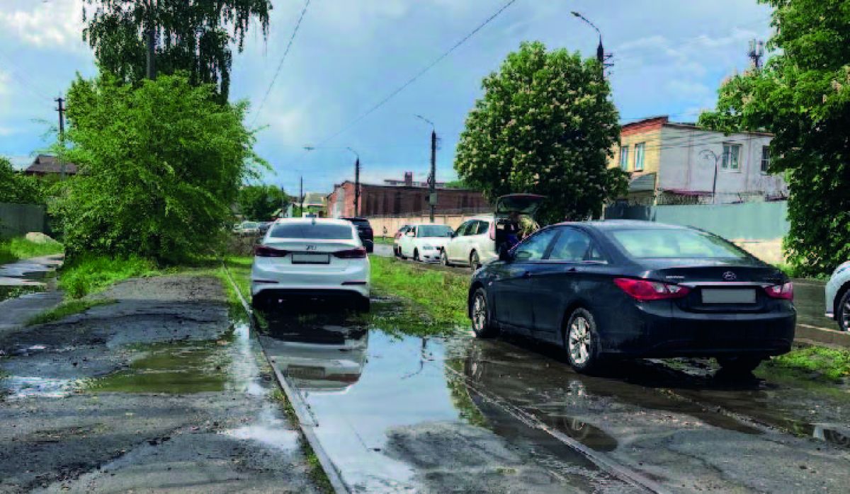 Всего два автобуса везут к поликлинике, где лечатся 40 тысяч курян