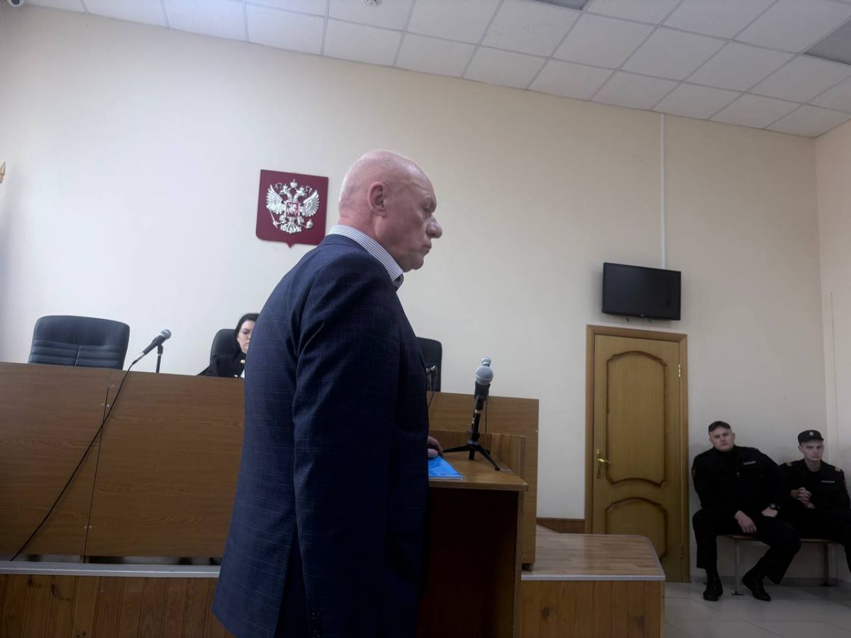 «Стройка шла под обстрелами, а отчеты — по СМС»: в курском суде всплыли детали дела о хищениях на фортификациях