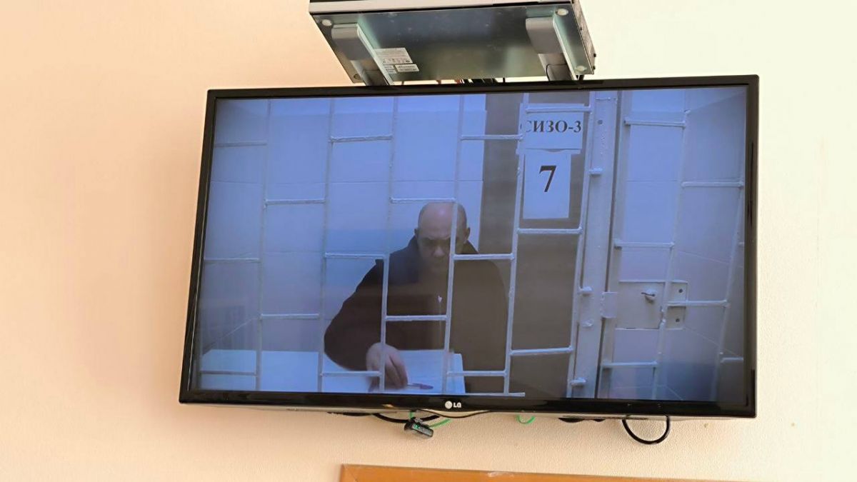 Экс-губернатор Курской области Смирнов просит закрытое судебное заседание