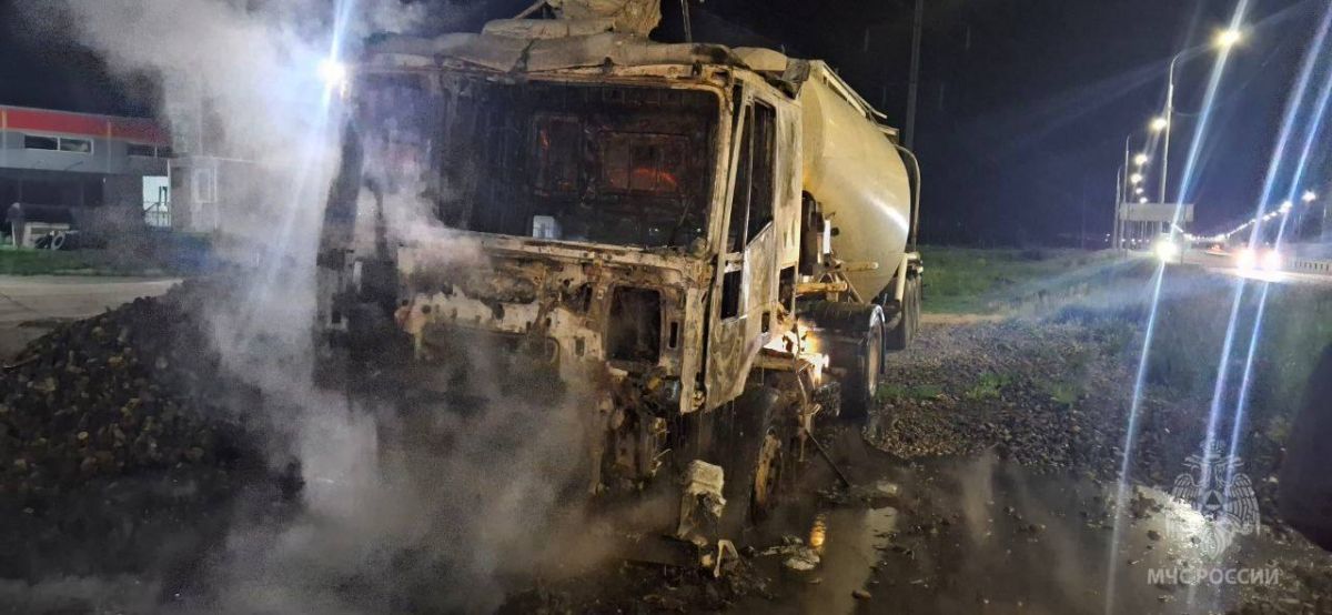 На трассе под Липецком сгорел грузовой автомобиль
