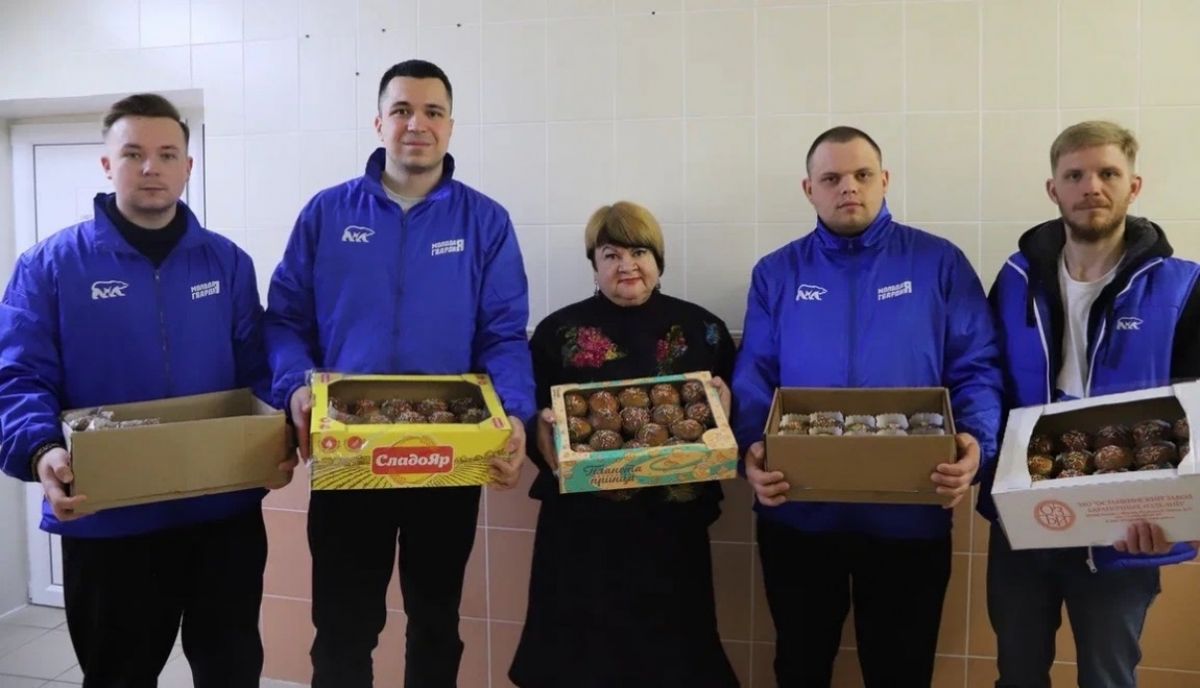 Волонтёры «Единой России» поздравили военнослужащих с праздником Светлой Пасхи