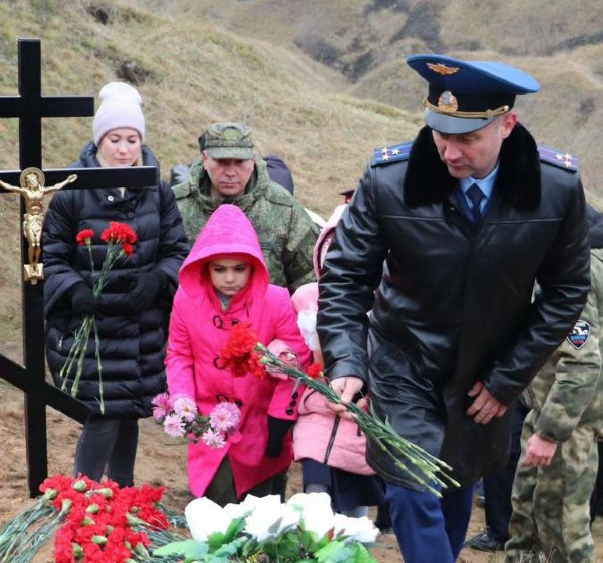 Найденные останки двух неизвестных солдат захоронили с почестями в Липецкой области