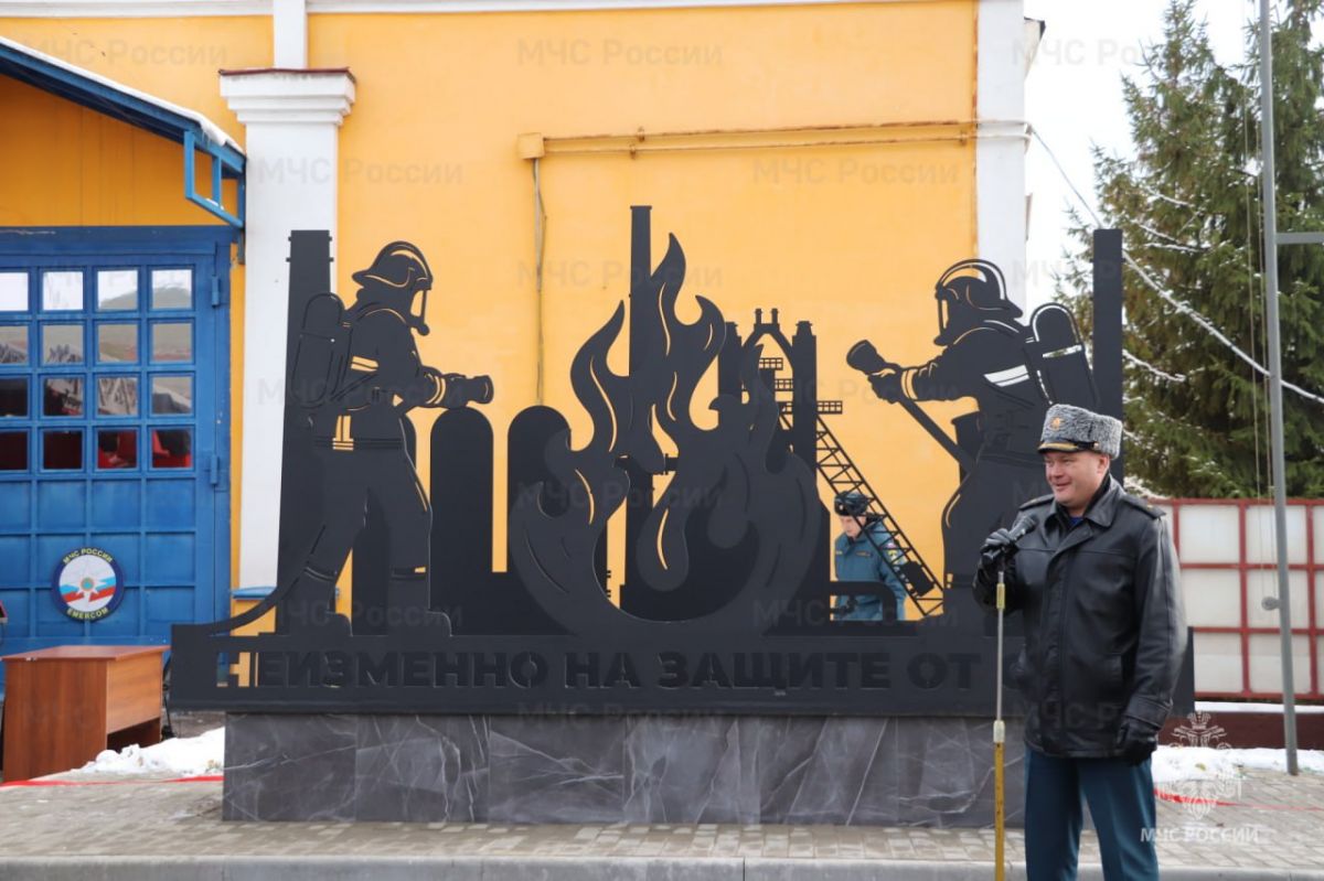 Памятник пожарным установили в Липецке