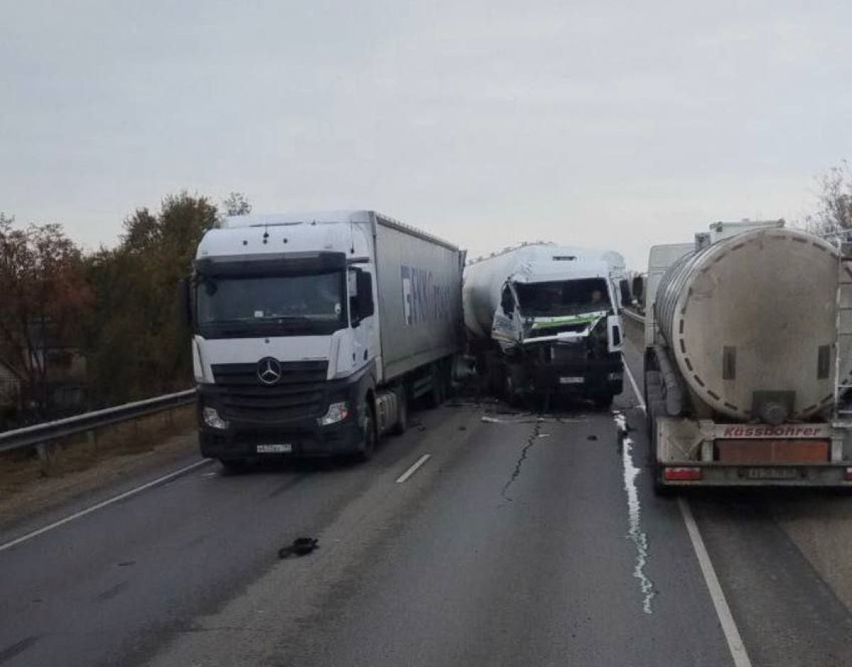 Большая пробка от Елецкого шоссе до Лебедянского собралась из-за ДТП в Липецке