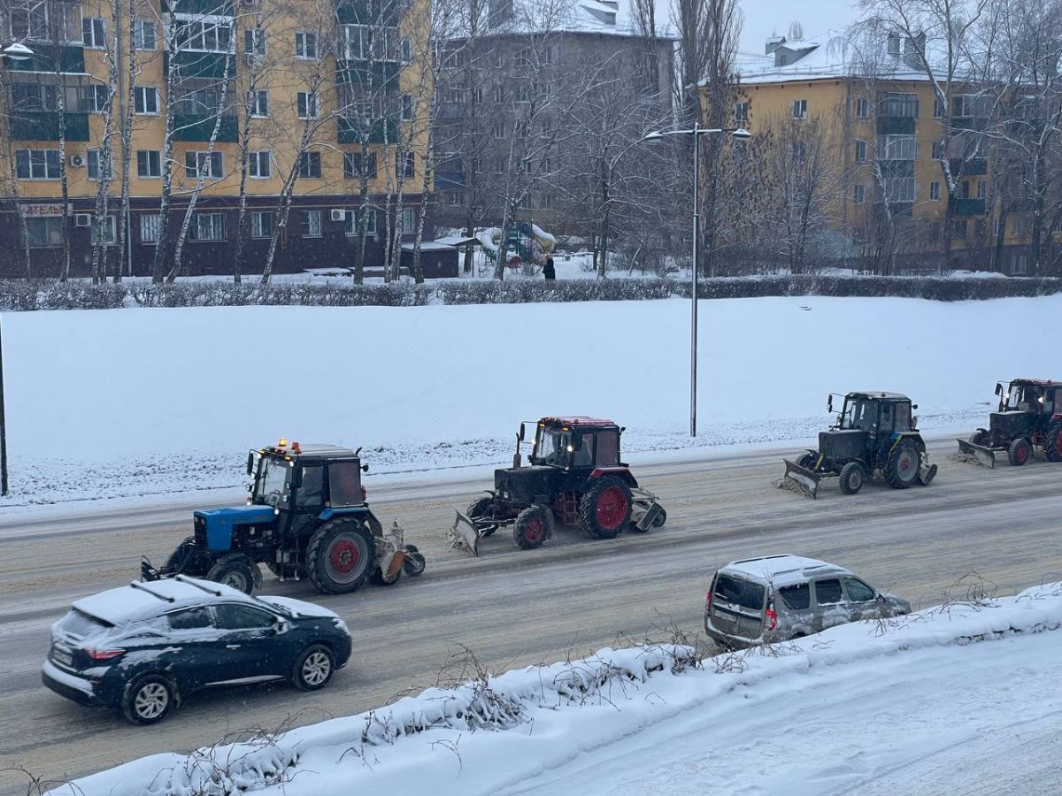 Липецк заметает: коммунальщики бросили в бой более 100 машин