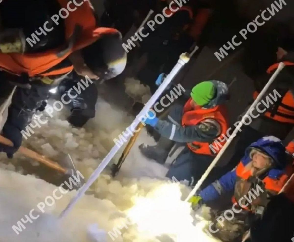 МЧС показало кадры извлечения тела 9-летнего мальчика из реки Десны в Брянской области