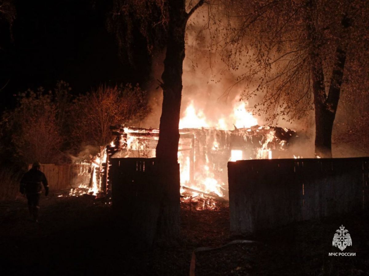 Под Брянском сгорел жилой дом