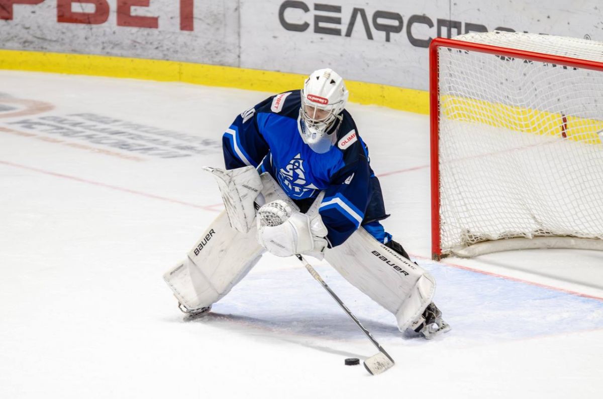 Вратарь «Динамо-Алтай» Никита Дианов стал автором уникального достижения в матче ВХЛ