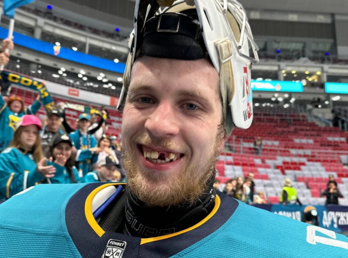 «Выиграем, зуб даю»: Вратарь «Сочи» Щетилин лишился зуба в матче с «Шанхайскими Драконами»