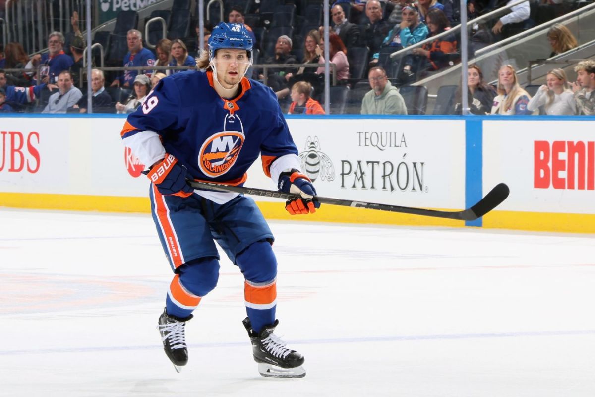 Нападающий «Айлендерс» Максим Шабанов получил травму