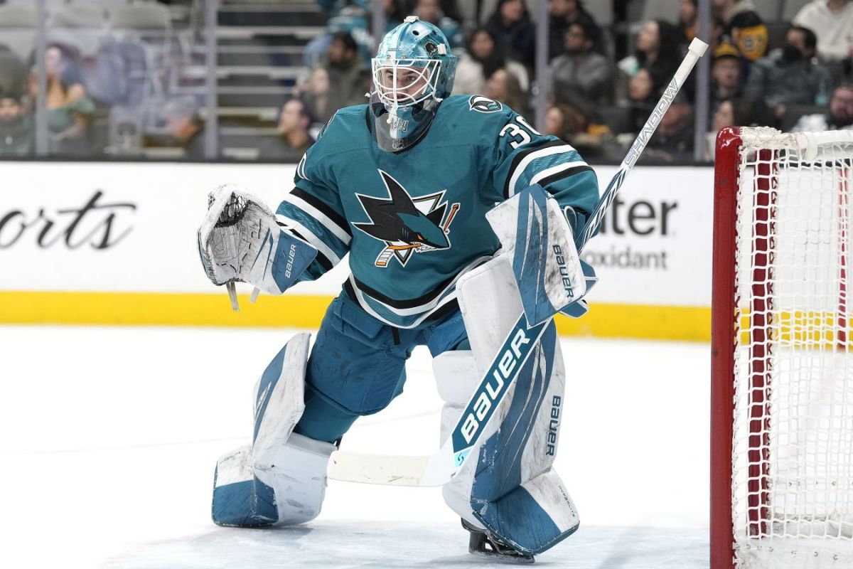 Аскаров отразил 24 из 26 бросков «Юты» и стал второй звездой матча