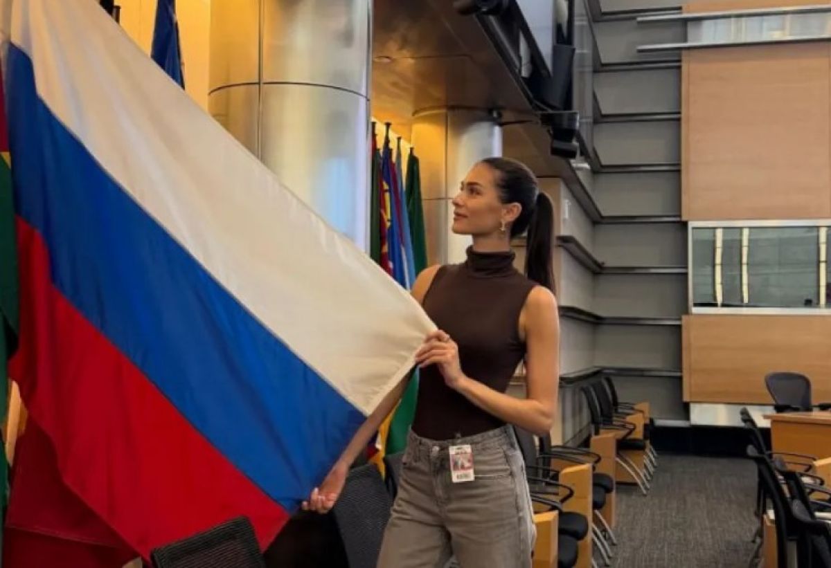 Жена Александра Овечкина выложила фото с российским флагом, сделанное в столице США