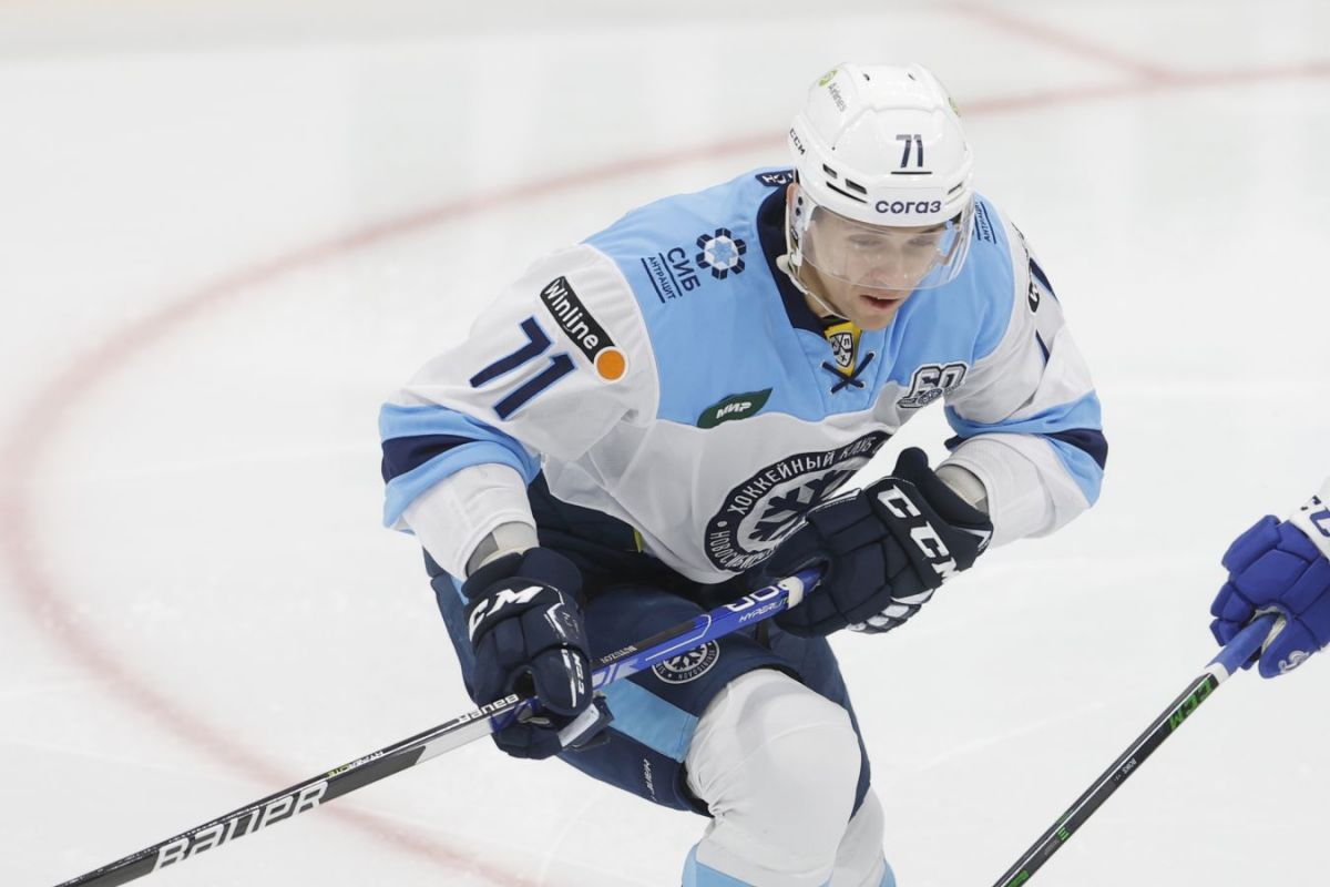 Нападающий Владимир Бутузов сыграл в матче ВХЛ впервые за почти девять лет