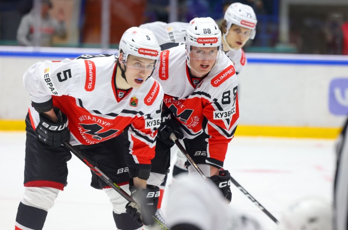 Новокузнецкий «Металлург» оборвал серию побед и потерял первую строчку в турнирной таблице ВХЛ