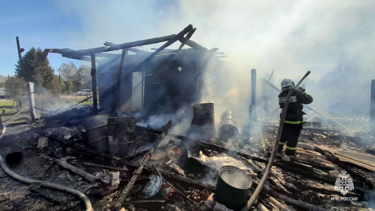 Под Брянском дотла выгорел жилой дом