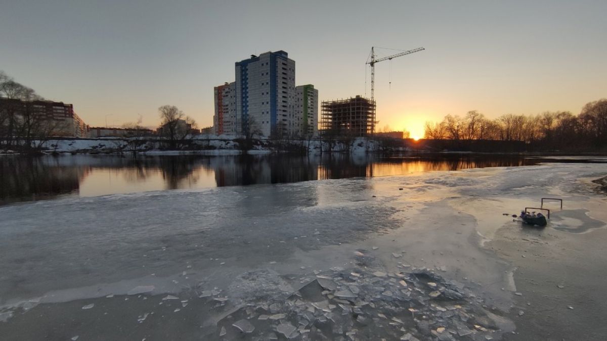 В Брянске начало затапливать Центральный пляж